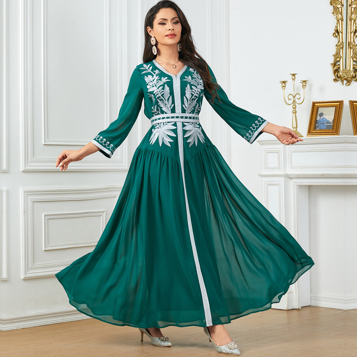 Large Embroidered Muslim Robe Elegant Dress